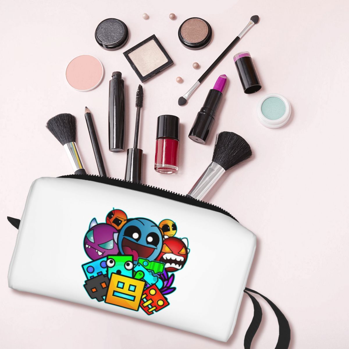 Geometry Dash Old School Gamin - Beauty Makeup School reseña y precio